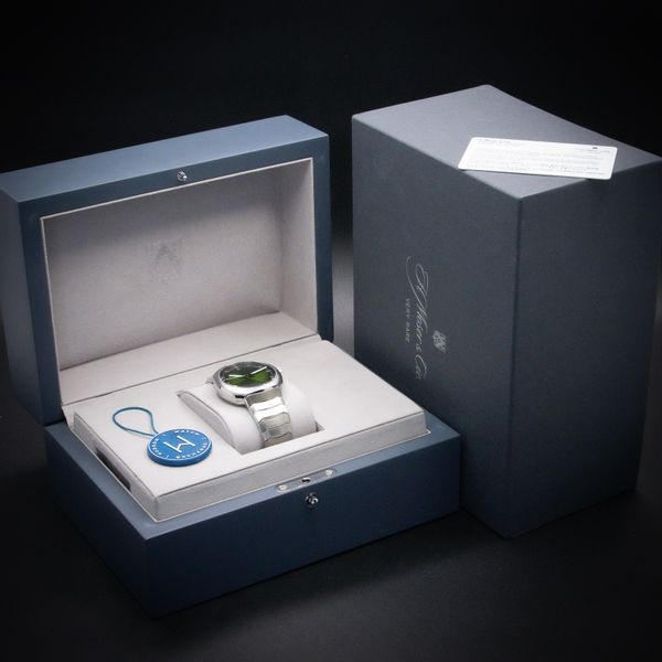 H. Moser and Cie Streamliner 6201-1200